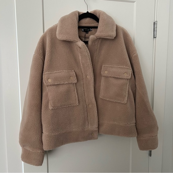 ⭐️C'EST MOI SHERPA CROP JACKET. NWT - Picture 4 of 8